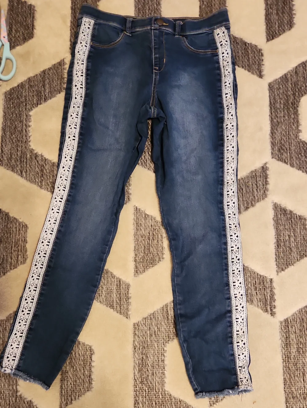 wonder nation Blue Skinny Jeans with White Lace Side Trim